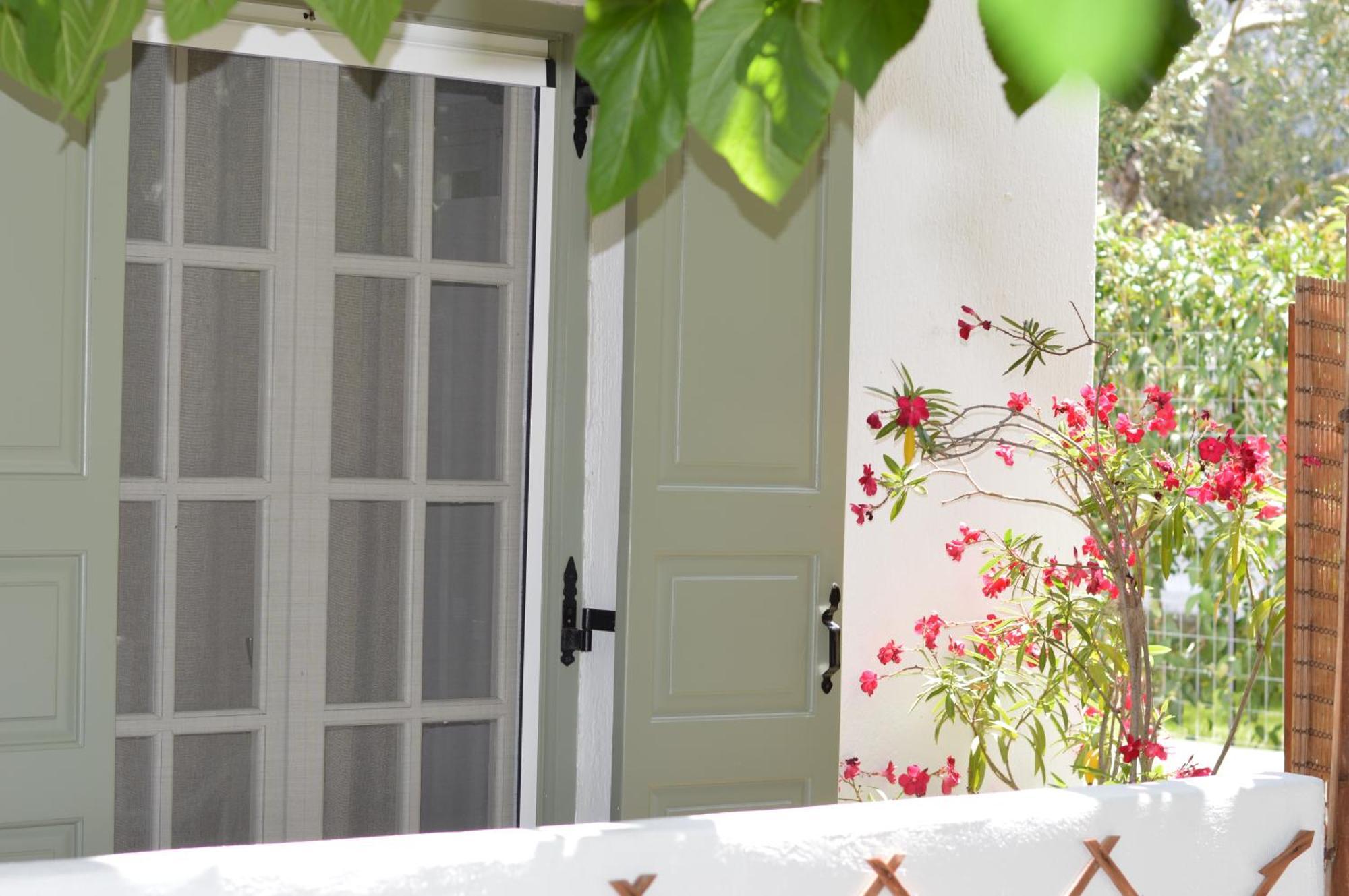 Anna George Apartment Stafylos